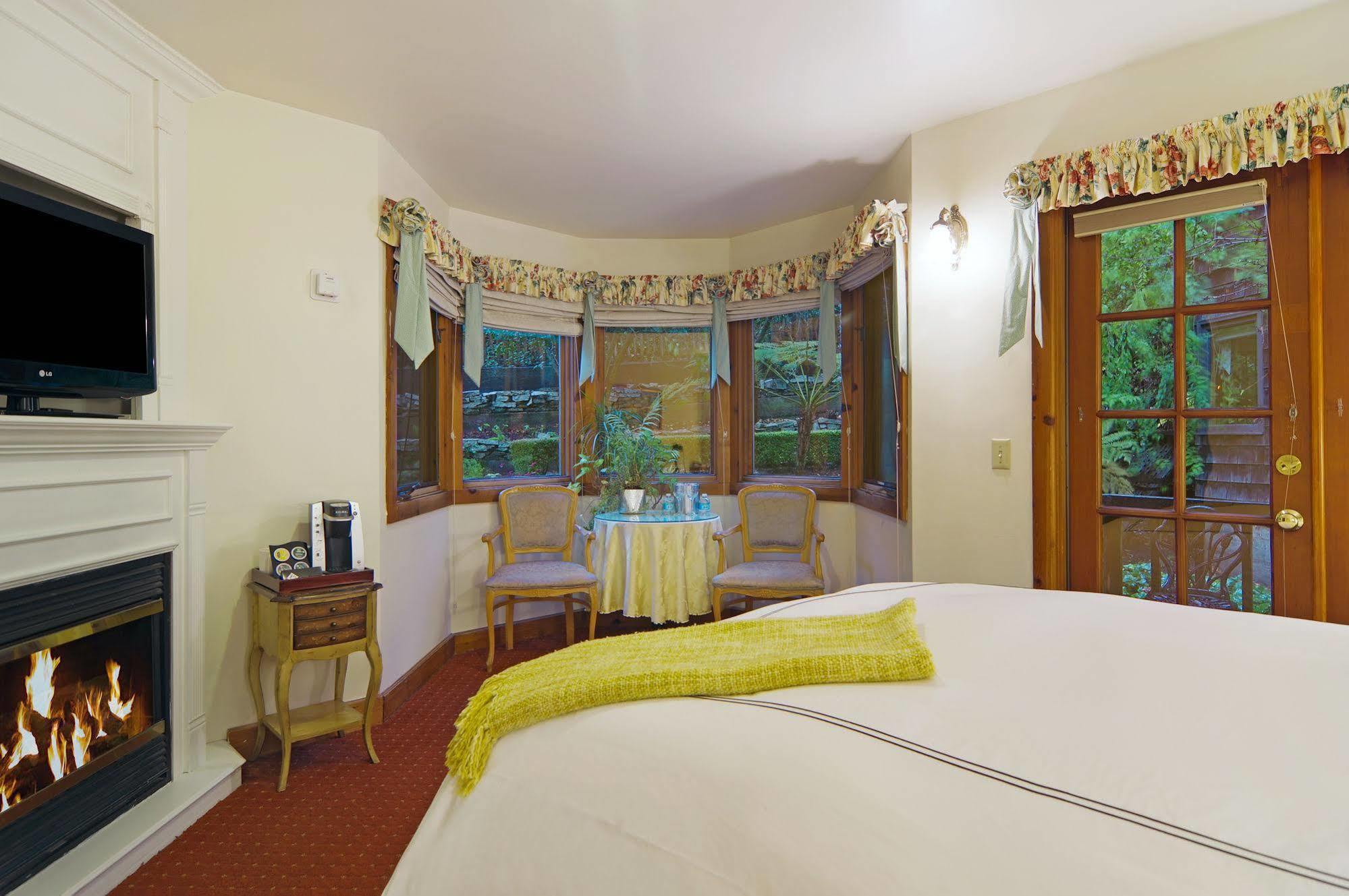 The Babbling Brook Inn Santa Cruz Exterior photo